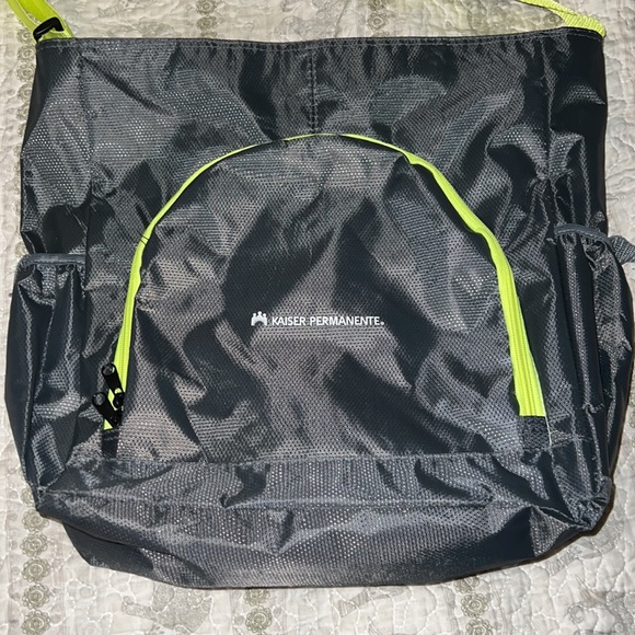 SALE✨ Large Diaper Bag - Large Organization & Storage Bag - Picture 3 of 5